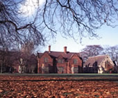 布罗姆斯格罗芙中学 