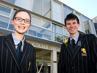 塔卡普纳文法中学