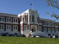 塔卡普纳文法中学